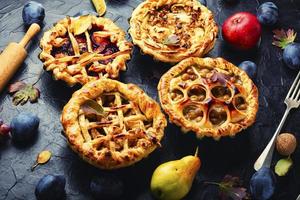 torta de outono com frutas foto