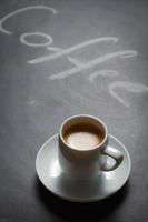 quadro negro com as palavras café e espresso foto