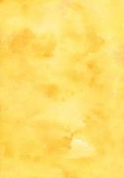 fundo aquarela amarelo brilhante. cenário de cor de mel abstrato aquarela. manchas no papel. foto
