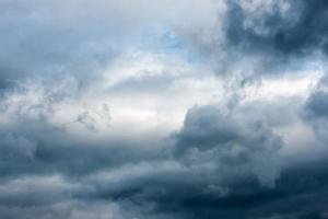nuvens tempestuosas dramáticas foto