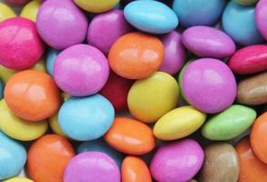 smarties coloridos de chocolate cobertos de açúcar