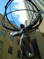 nyc, 2022 - atlas no rockefeller center foto