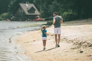 corrida, corrida, esporte, Um dos pais, Pai solteiro, Meninas, criança, descendência, família, pai, homens, Beleza masculina, filha, União, duas pessoas, Treinamento esportivo, Estilos de vida, Atividade em movimento, açao, vitalidade, movimento, lazer atividade, coágulo esportivo foto