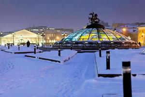 cúpula de vidro na praça manege, moscou foto