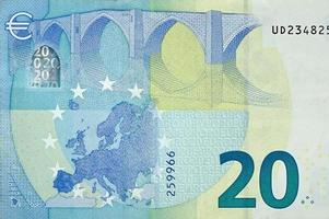 fragmento de uma nota aproximada de 20 euros com pequenos detalhes azuis foto