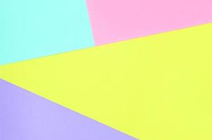 fundo de textura de cores pastel da moda. papéis de padrão geométrico rosa, violeta, amarelo e azul. resumo mínimo foto