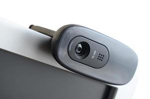 uma câmera web moderna é instalada no corpo de um monitor de tela plana. dispositivo para comunicação de vídeo e gravação de vídeo de alta qualidade foto