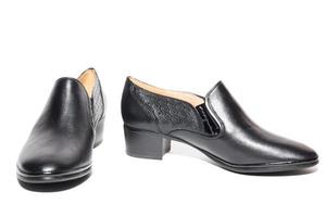 sapatos femininos pretos foto