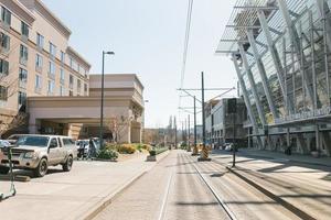 Tacoma, Washington, EUA. março de 2021 trilhos de bonde no centro da cidade foto