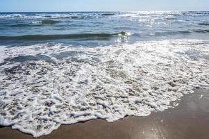 fundo de água de praia de areia foto