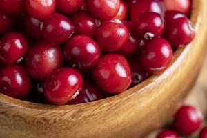 arandos vermelhos do pântano selvagem durante o cozimento foto