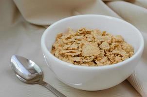 cereais de flocos de milho para refeição de café da manhã foto