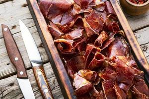 carne curada e especiarias, basturma foto