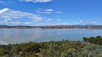 table top reserve localizado em table top, esta reserva tem fachada de água do lago hume, albury, nova gales do sul, austrália. foto