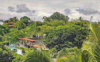 bela vista panorâmica da cidade zicatela puerto escondido méxico. foto