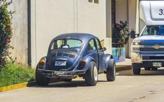 puerto escondido oaxaca méxico 2022 vários carros coloridos sintonizados e carros antigos clássicos do méxico. foto