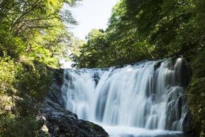 cachoeira no japão