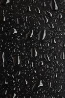 gotas de chuva em uma janela foto