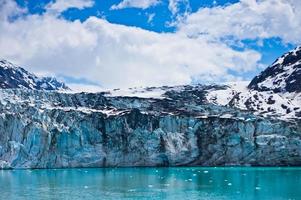baía glaciar nas montanhas, alaska, estados unidos foto