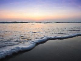 pôr do sol na praia de Legian em Bali