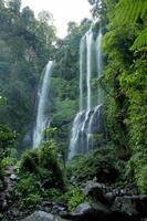 cachoeiras sekumpul em bali, indonésia foto