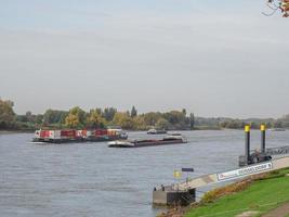 dusseldorf e o rio reno foto