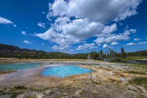 piscina de opala preta Yellowstone foto