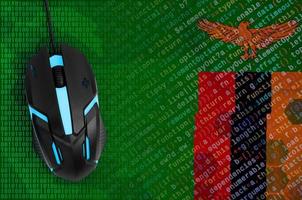 bandeira da Zâmbia e mouse de computador. ameaça digital, ações ilegais na internet foto