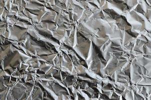 fina folha enrugada de fundo de folha de alumínio de estanho esmagado com superfície amassada brilhante para textura foto