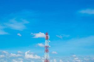 torres telefônicas. conceito de tecnologia de comunicação foto