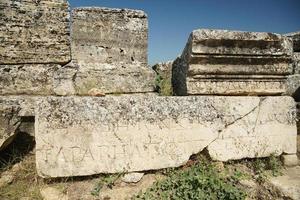 túmulo na cidade antiga de hierapolis, pamukkale, denizli, turkiye foto