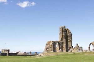 ruínas da abadia de whitby no norte de yorkshire, reino unido foto