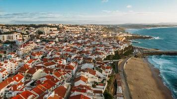 vista aérea de drones de ericéria, portugal foto