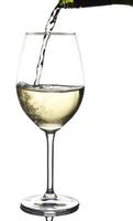vinho branco sendo servido em uma taça