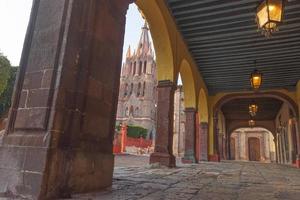 parroquia arcanjo igreja jardin praça da cidade rafael chruch san miguel de allende, méxico. parroaguia criado em 1600 foto