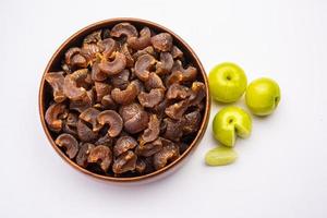 doce de amla seco digestivo com groselha indiana fresca foto