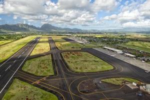 pequeno aeroporto ilha tropical havaí