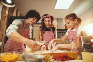 cozinhar pode ser muito divertido foto