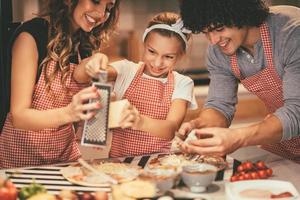 cozinhar pode ser muito divertido foto