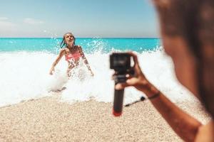 apenas um dia divertido na praia foto