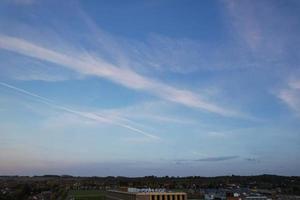 melhor vista aérea da cidade de luton da inglaterra após o pôr do sol foto