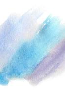 ilustração de fundo abstrato na forma de três traços de aquarela realizados em tons frios de azul e violeta foto