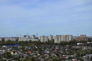 paisagem de um distrito industrial na cidade de kharkov de uma vista aérea foto