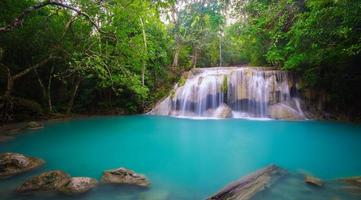 cachoeira erawan, kanchanaburi, tailândia foto