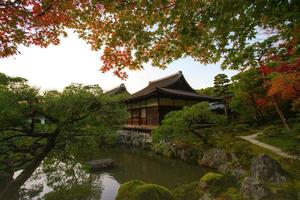 ginkaku-ji, templo do pavilhão de prata ou oficialmente chamado jisho-ji, templo da misericórdia brilhante, um templo zen na ala sakyo de kyoto, kansai, japão foto