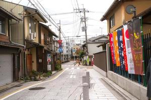 prefeitura de kyoto, kansai, japão - 22 de novembro de 2019 - paisagem urbana do distrito de higashiyama em kyoto foto