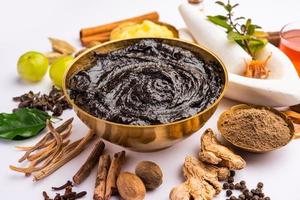 chyavanprash ou chyawanprash é amplamente consumido na Índia como um suplemento dietético ayurvédico foto