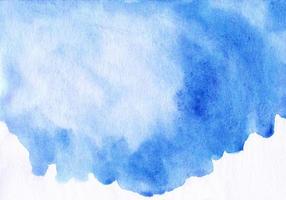 aquarela calma ponto azul na textura de fundo branco. manchas no papel, pintadas à mão foto