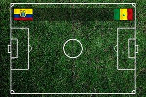 competição da copa de futebol entre o equador nacional e o senegal nacional. foto