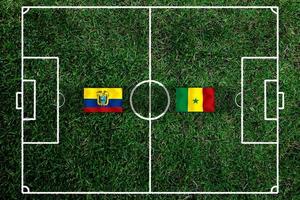 competição da copa de futebol entre o equador nacional e o senegal nacional. foto